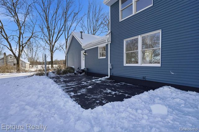 8680 Oak Hill Road, Clarkston, MI 48348