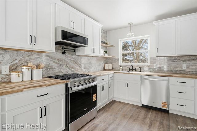 8680 Oak Hill Road, Clarkston, MI 48348