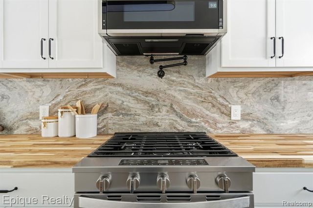 8680 Oak Hill Road, Clarkston, MI 48348