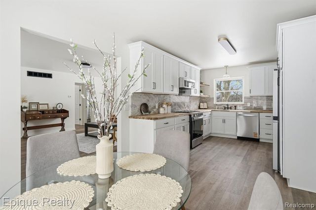 8680 Oak Hill Road, Clarkston, MI 48348