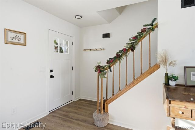 8680 Oak Hill Road, Clarkston, MI 48348