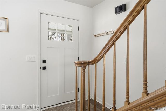 8680 Oak Hill Road, Clarkston, MI 48348