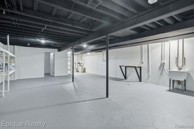 8680 Oak Hill Road, Clarkston, MI 48348