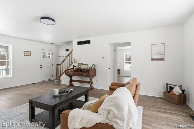 8680 Oak Hill Road, Clarkston, MI 48348