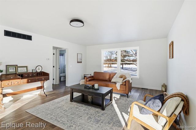 8680 Oak Hill Road, Clarkston, MI 48348