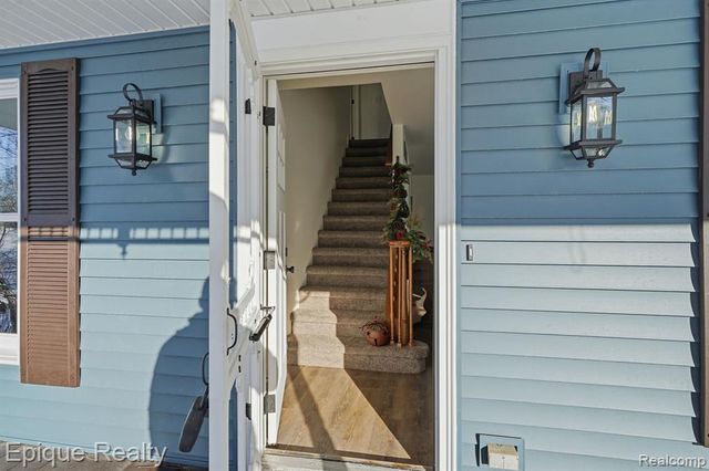 8680 Oak Hill Road, Clarkston, MI 48348