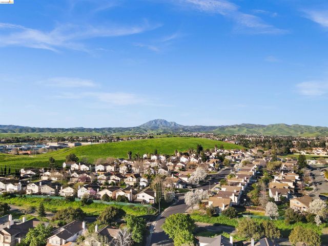 4404 Deerfield Dr, Antioch, CA 94531