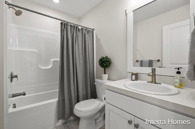 321 Hickory Valley Drive, Kalamazoo, MI 49009