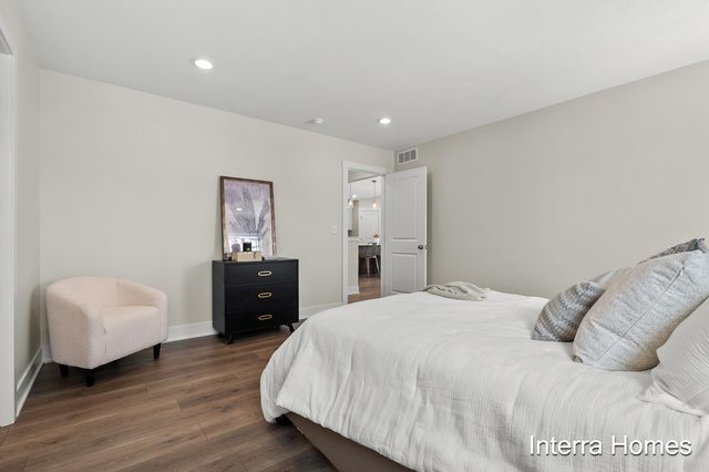 321 Hickory Valley Drive, Kalamazoo, MI 49009