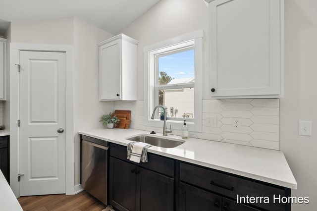 321 Hickory Valley Drive, Kalamazoo, MI 49009