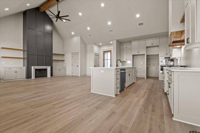 15674 CR 436, Lindale, TX 75771