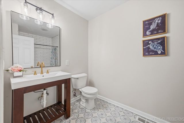 32W183 Glos Street, Wayne, IL 60184