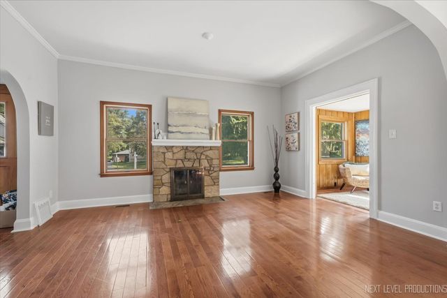 32W183 Glos Street, Wayne, IL 60184