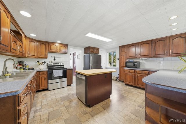 3732 Ewings Road, Newfane, NY 14094