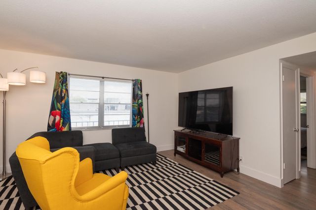 401 N J Street 9, Lake Worth Beach, FL 33460