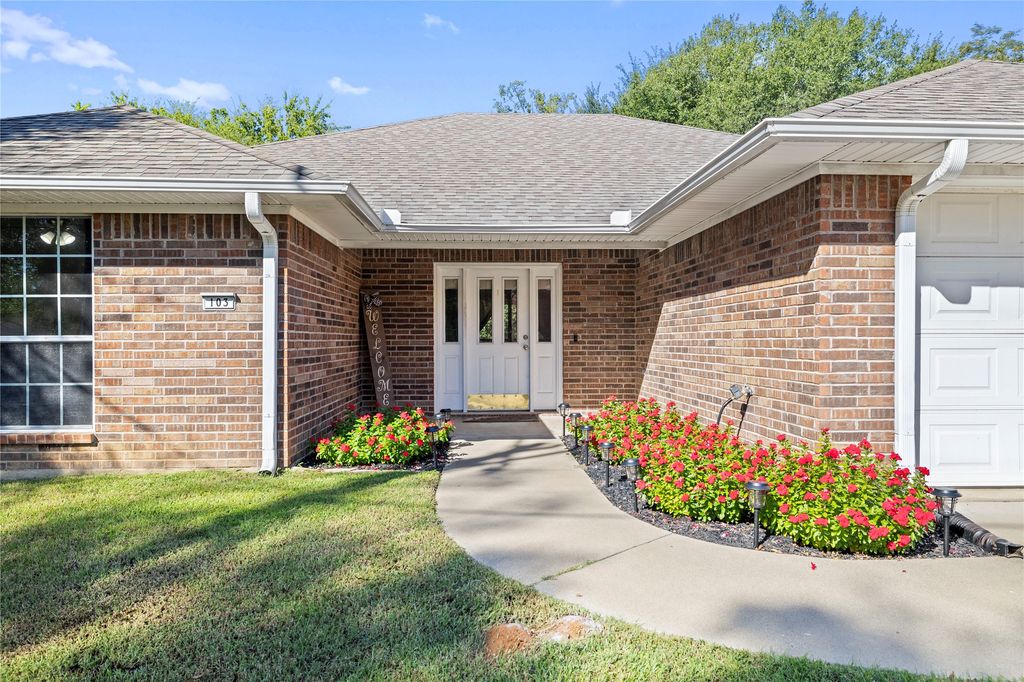 103 Lyle Street, Gladewater, TX 75647