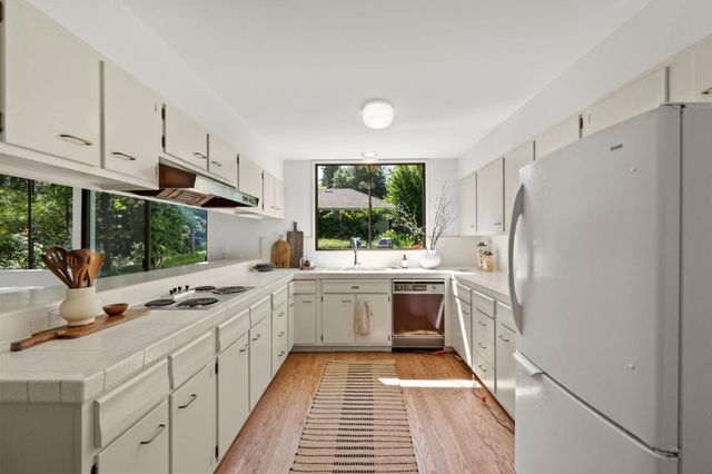 1955 Parkside Avenue, Hillsborough, CA 94010