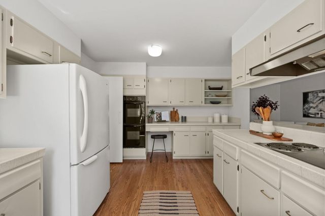 1955 Parkside Avenue, Hillsborough, CA 94010