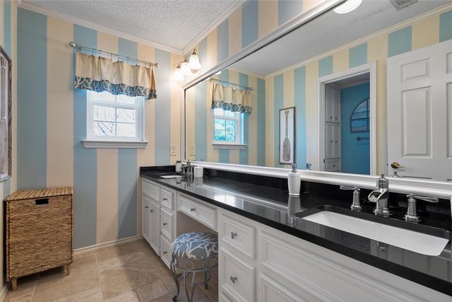 418 Riverview Drive, Woodway, TX 76712