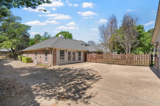 418 Riverview Drive, Woodway, TX 76712