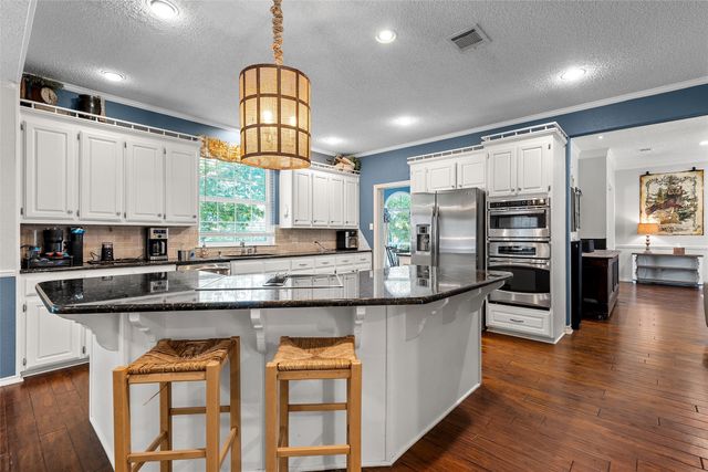 418 Riverview Drive, Woodway, TX 76712