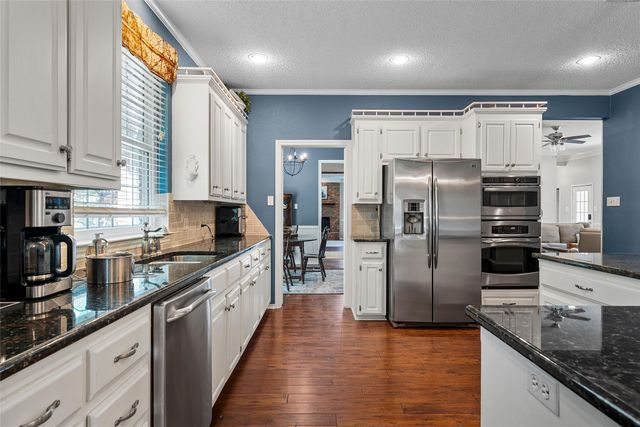 418 Riverview Drive, Woodway, TX 76712