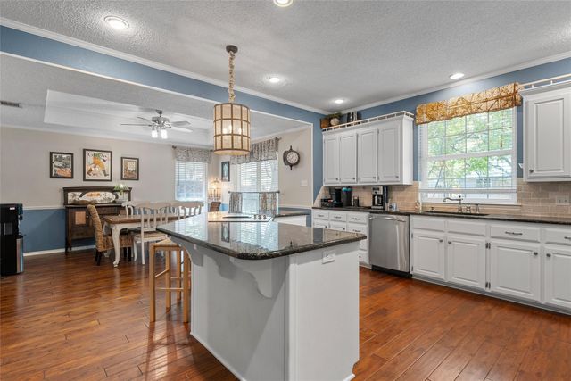 418 Riverview Drive, Woodway, TX 76712