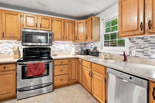 41 Demeritt Avenue, Lee, NH 03861