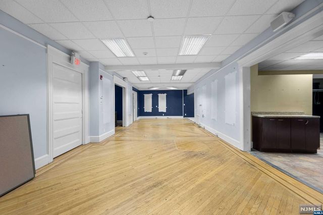 21-25 Grove Avenue, Verona, NJ 07044