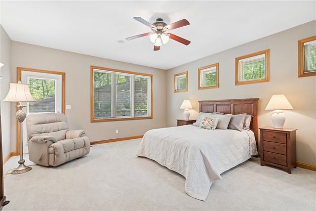 1215 34th St SE, Cedar Rapids, IA 52403