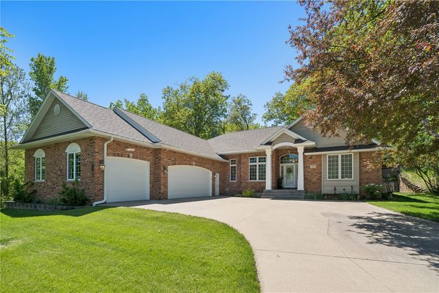 1215 34th St SE, Cedar Rapids, IA 52403