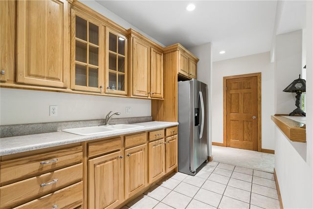 1215 34th St SE, Cedar Rapids, IA 52403