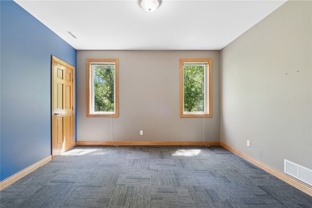 1215 34th St SE, Cedar Rapids, IA 52403