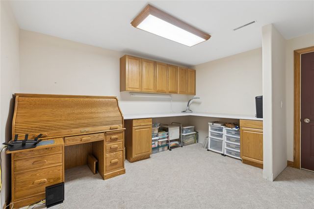 1215 34th St SE, Cedar Rapids, IA 52403