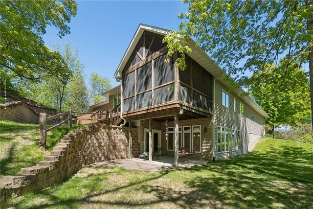 1215 34th St SE, Cedar Rapids, IA 52403