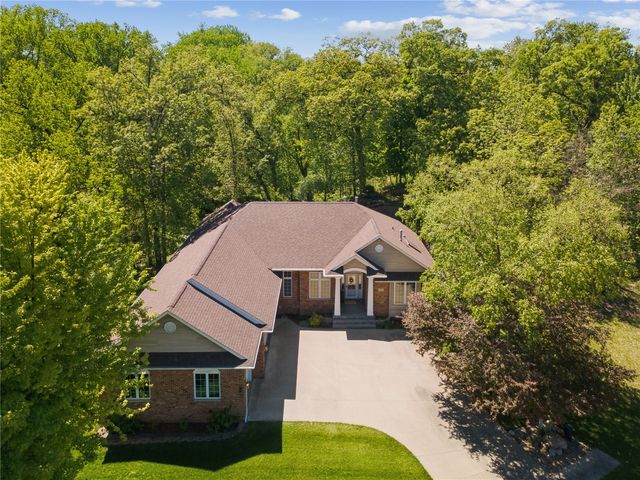 1215 34th St SE, Cedar Rapids, IA 52403