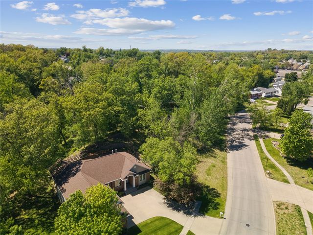 1215 34th St SE, Cedar Rapids, IA 52403