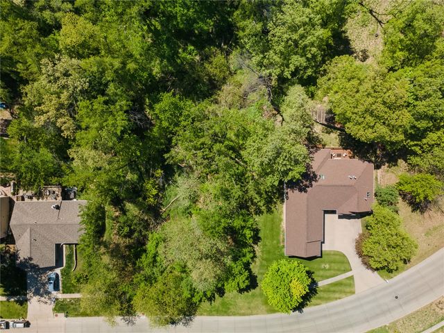 1215 34th St SE, Cedar Rapids, IA 52403