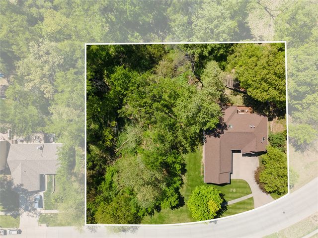 1215 34th St SE, Cedar Rapids, IA 52403