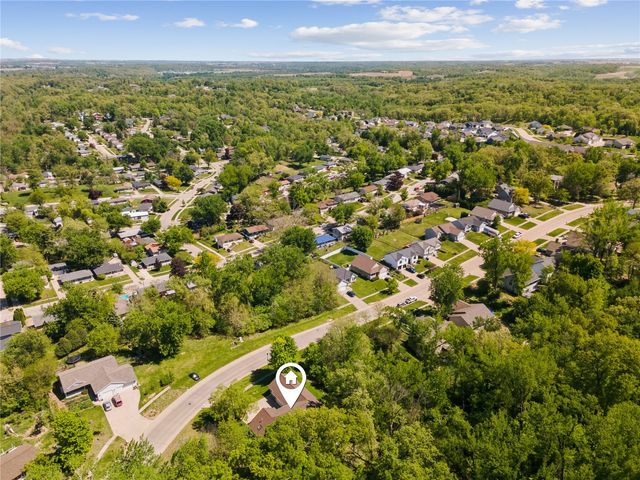 1215 34th St SE, Cedar Rapids, IA 52403