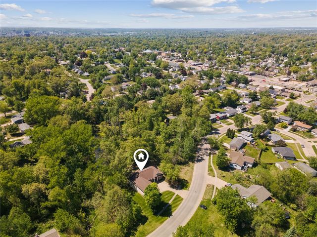 1215 34th St SE, Cedar Rapids, IA 52403