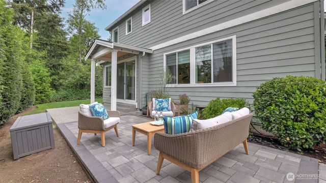 221 Shadow Avenue NE, Renton, WA 98059