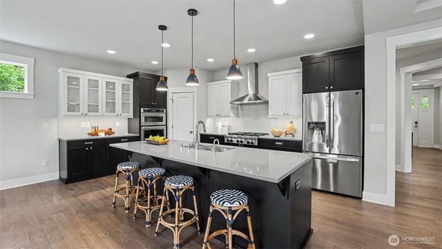 221 Shadow Avenue NE, Renton, WA 98059