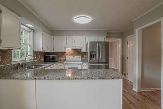 2451 Meadowglen Trail, Snellville, GA 30078