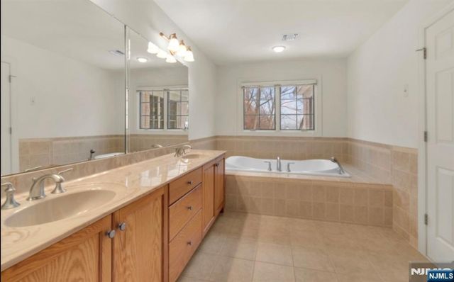 34 Kanouse Lane, Montville Township, NJ 07045