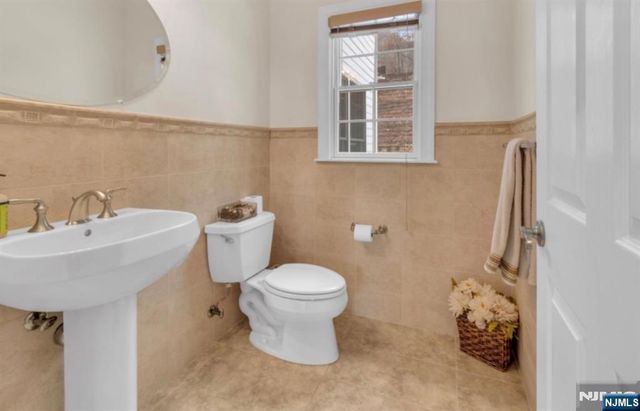 34 Kanouse Lane, Montville Township, NJ 07045