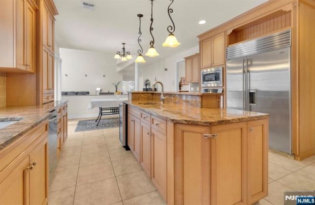34 Kanouse Lane, Montville Township, NJ 07045