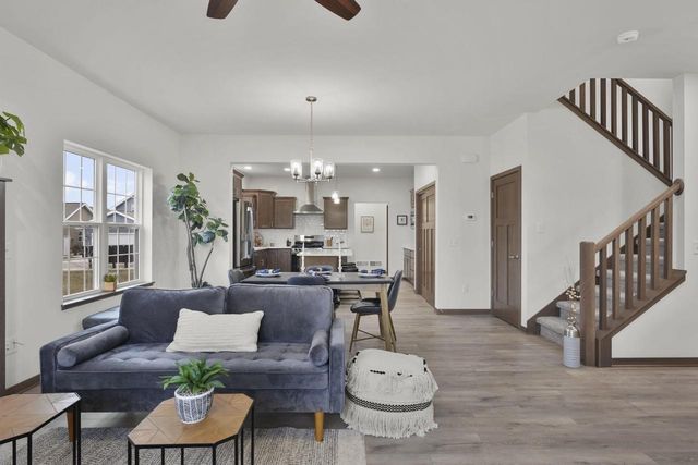 15 Bluestem Pass, Mount Horeb, WI 53572
