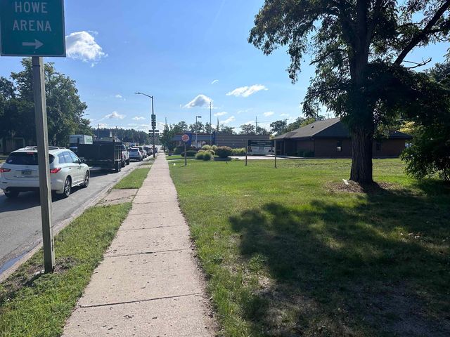 1026-1028 E Front Street, Traverse City, MI 49686