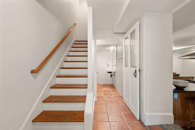 33 Chestnut St, Salem, MA 01970